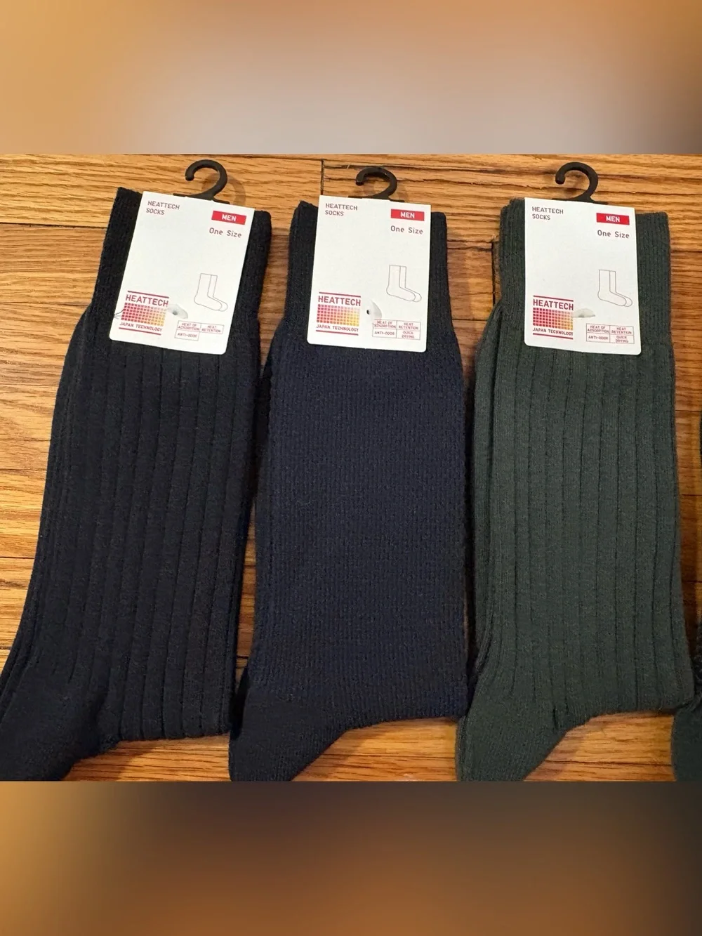NWT LOT of 6 Uniqlo Heattech Dress Socks